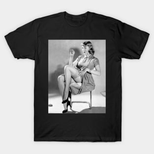 Vintage Pin-Up Girl in Lingerie – Retro Glamour Art T-Shirt